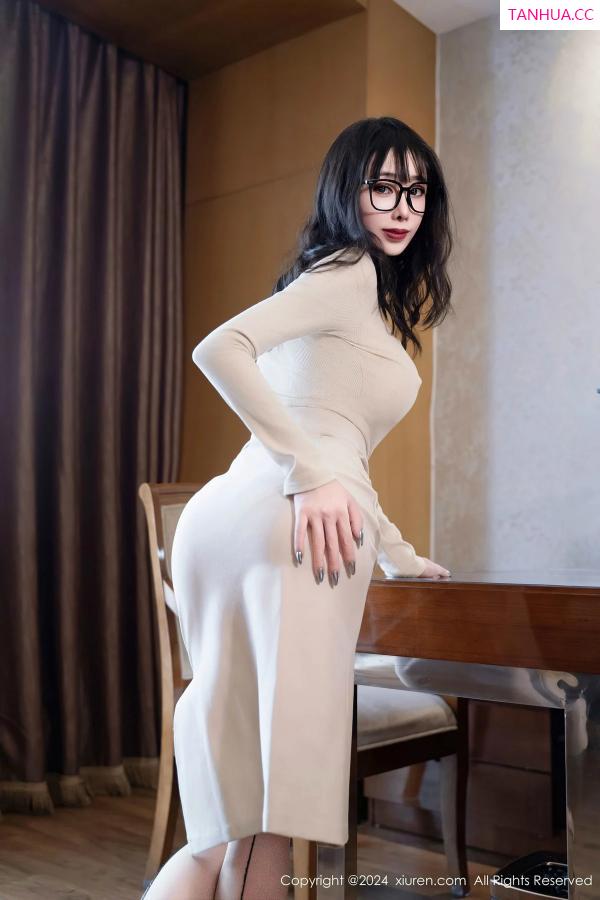   [XiuRen]高清写真图 2024.04.15 No.8392 宝宝甜 丝袜美腿第12张图片